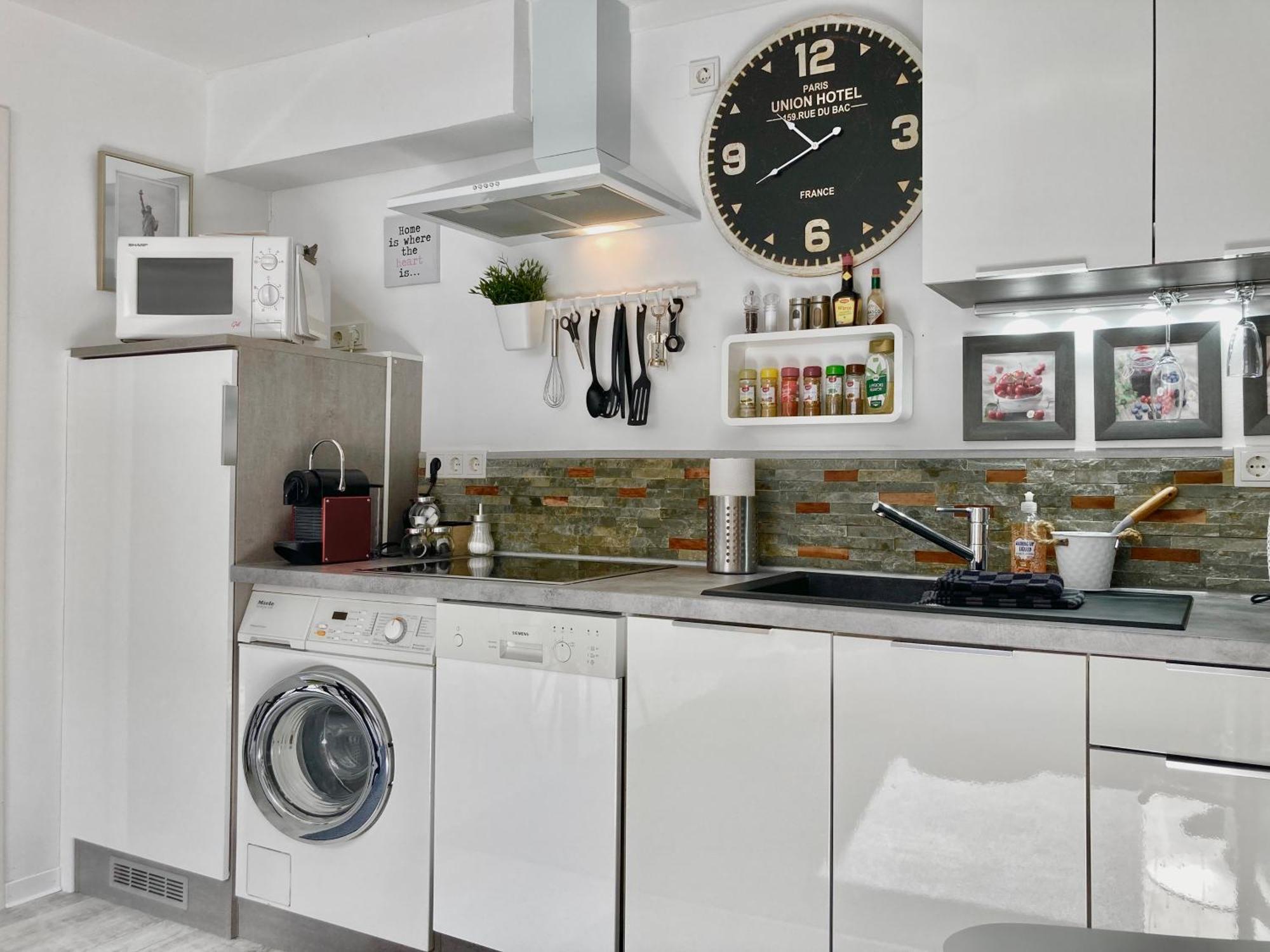 Living At Saarpartments - Adultsonly - Business & Holiday Homes With Kitchen For Long- And Short Term Stay, 3 Min To St Johanner Markt And Points Of Interest Saarbrücken Kültér fotó